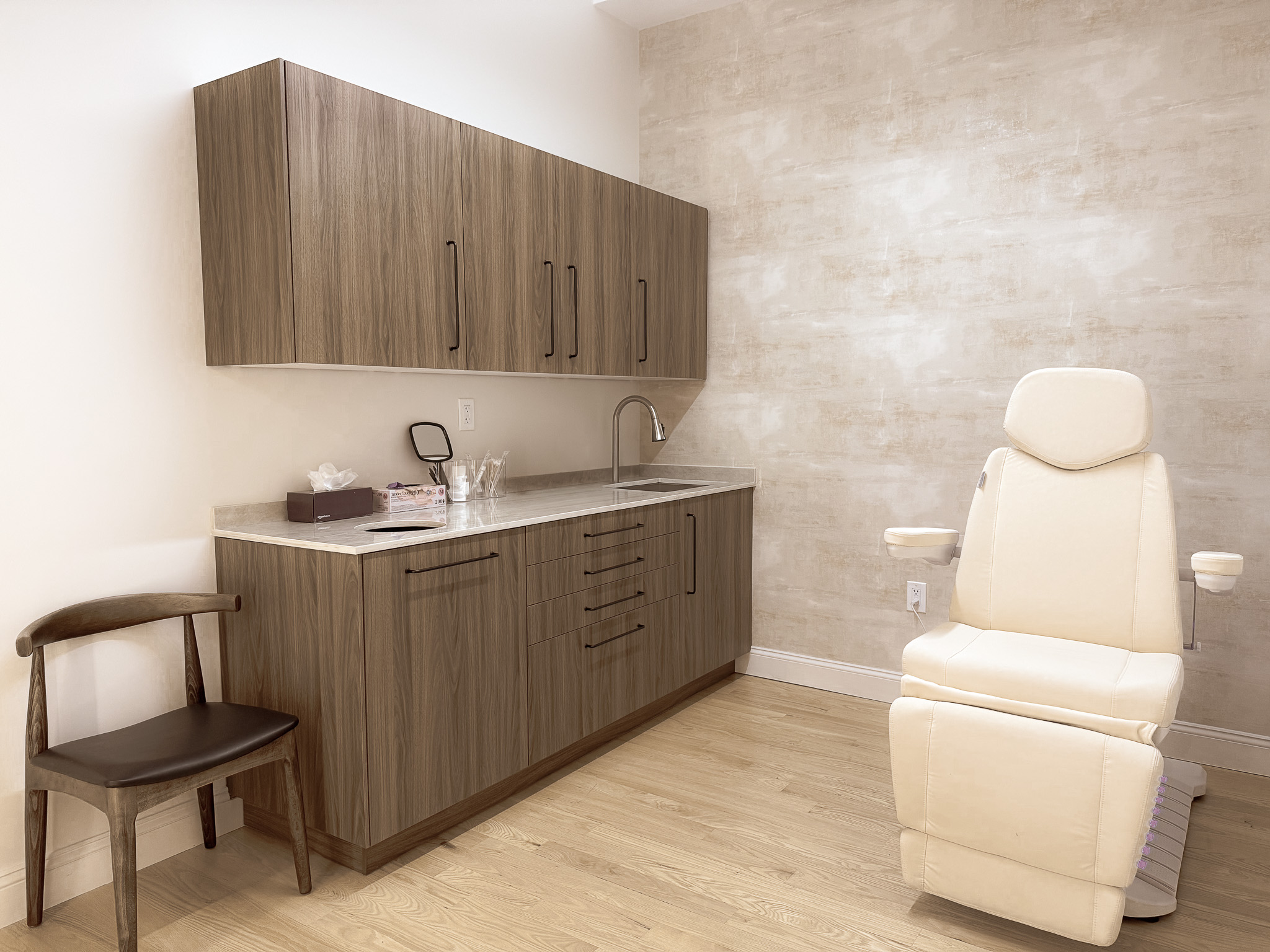 Yamany Dermatology treatment room
